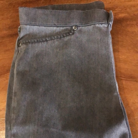 HUE, Heather Gray Skinny Leg Jeggings, Size 6/8 Item #2133 - Picture 3 of 4